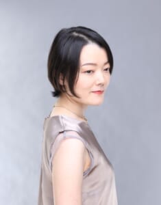 新妻 由加